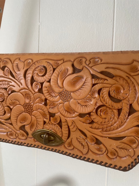 Vintage Retro Hand Tooled Leather Purse Wallet Cl… - image 2