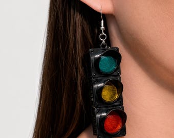 Light-Up Traffic Signal Earrings: STEM Novelty Jewelry