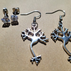 Neuron Earrings w/Hypoallergenic Option & Bonus CZ Studs - Biology Earrings-Science Earrings-Neuron Jewelry-Brain Cell Jewelry-Neuroscience afbeelding 4