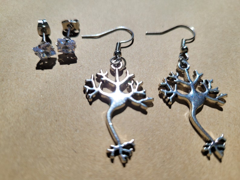 Neuron Earrings w/Hypoallergenic Option & Bonus CZ Studs - Biology Earrings-Science Earrings-Neuron Jewelry-Brain Cell Jewelry-Neuroscience afbeelding 4