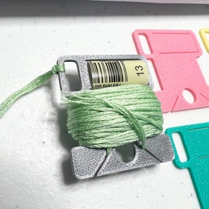 Bobine Drop avec fente pour étiquette |  Taille standard | Rangement du fil dentaire | Organisation du point de croix, de la broderie et de la couture