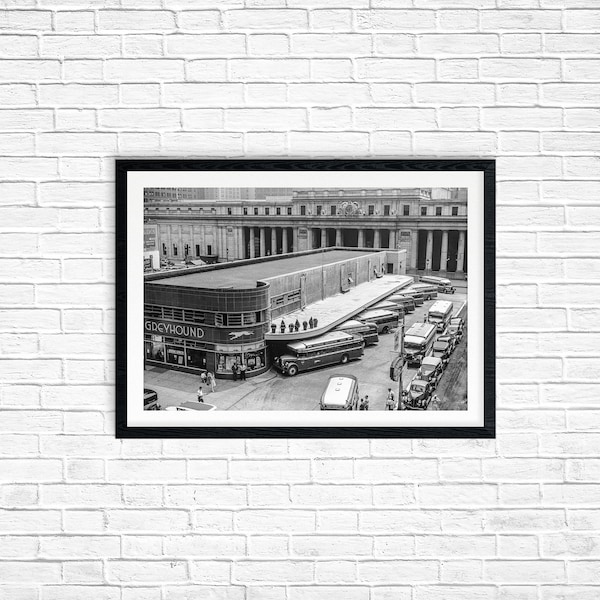 New York Vintage Black and White Print, Greyhound Bus Terminal by Berenice Abbot from 1938. Remastered, INSTANT DOWNLOAD