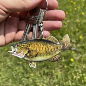Portachiavi a forma di persico trota, realistico, per pesca, barca e chiavi.