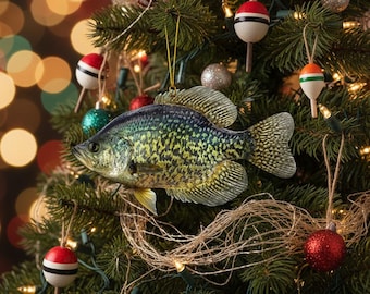 Adorno realista de pez plano tipo crappie negro / Regalo de Navidad para pescadores / Decoración navideña para aficionados a la pesca en agua dulce