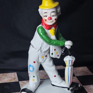 Vintage Polka Dot Colorful Rainbow Shiah Yih Made In Taiwan Clown Porcelain Figurine 6&quot; With Umbrella