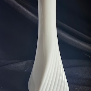 Vintage Milk Glass Bud Vase With Rectangle Bottom And Twisted Ribbed Swirl Pattern With Scalloped Rim