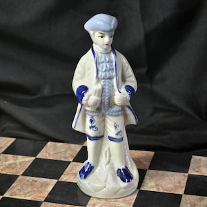 Vintage 1980er Jahre Blaue und weiße Porzellanfigur Made in Taiwan Ausgezeichneter Zustand