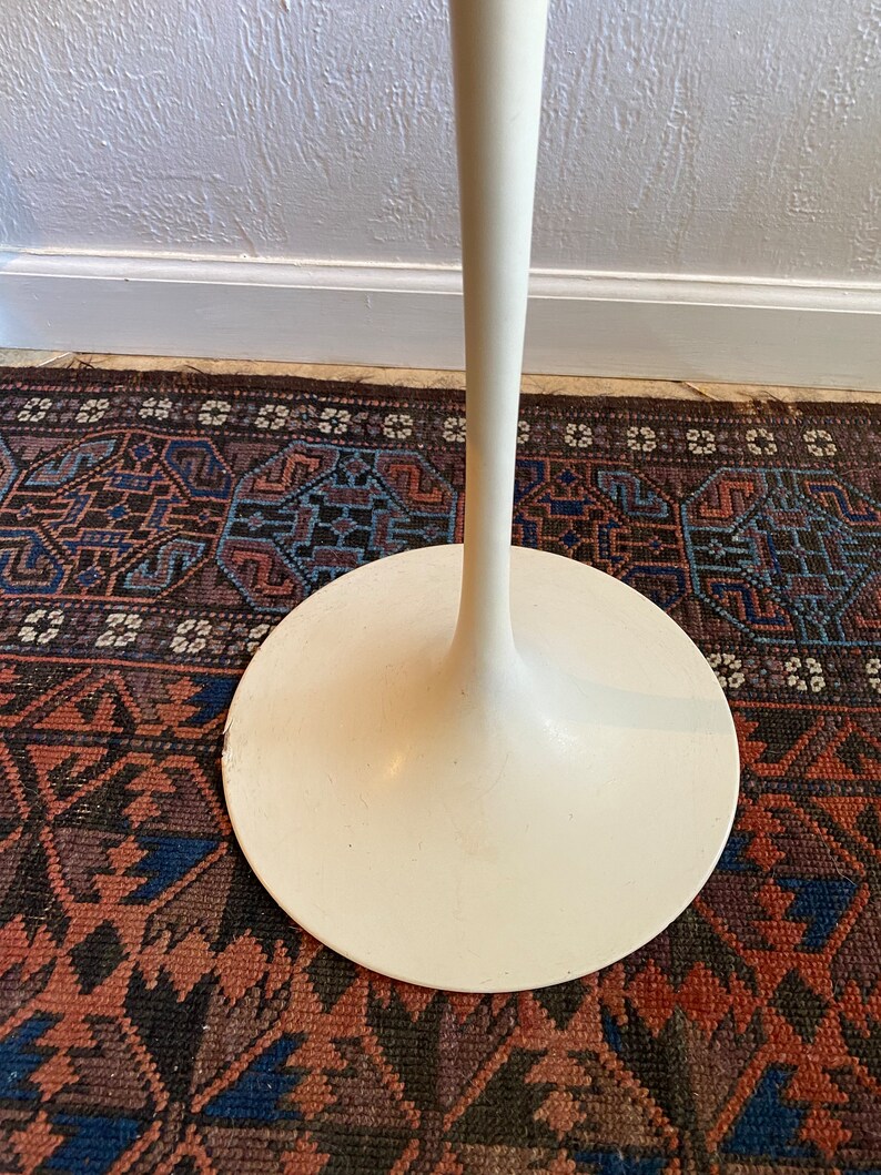 Knoll Eero Saarinen Tulip Side Table