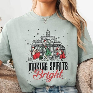 Vintage Hitchhiking Ghost Making Spirits Bright T-shirt, Disney Haunted Mansion Christmas Shirt, Mickey&#39;s Very Merry Christmas Party 2024