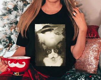 Halloween Funny Screaming Cat With UFO Selfie Shirt, Spooky Alien T-shirt, Halloween Party Tee, Spooky Season, Gift For Halloween 2024