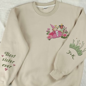 Individuell gesticktes Charlotte Tiana Prinzessin-Sweatshirt, beste Schwester aller Zeiten, personalisierte Namensinitiale auf der Ärmel, Mädchenreise