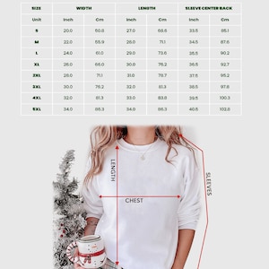 Op de afbeelding: Een set van drie keramische mokken met een gespikkelde, matte afwerking. De mokken zijn in de kleuren cr&egrave;me, lichtgrijs en donkergrijs. Elke mok heeft een eenvoudig, minimalistisch ontwerp, perfect voor koffie of thee.
