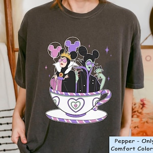 Camiseta retro con globo de Mickey y la reina malvada de Maléfica, taza de té con colores cómodos, camiseta de modo vacaciones de los villanos de Disney, camisetas de viaje de amigos de Disneyland
