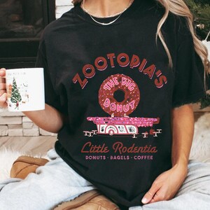 Puede incluir: Un juego de tres tazas de cer&aacute;mica con un acabado mate moteado. Las tazas son de color crema, gris claro y gris oscuro. Cada taza tiene un dise&ntilde;o simple y minimalista, ideal para caf&eacute; o t&eacute;.