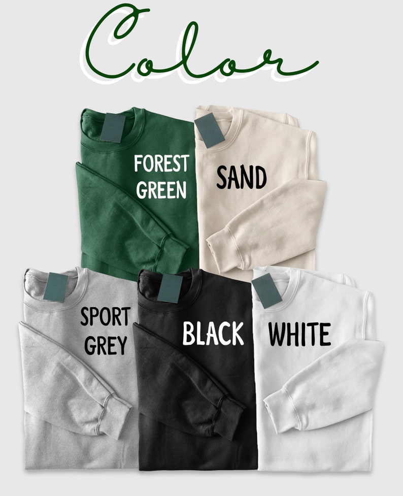 Op de afbeelding: Set van drie keramische mokken met een gespikkelde, matte afwerking. De mokken zijn in cr&egrave;me, lichtbruin en donkerbruin. Elk heeft een eenvoudig, minimalistisch ontwerp, perfect voor koffie of thee.