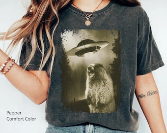 Funny Screaming Marmot with Ufo Alien Graphic Comfort Colors Shirt, Vintage Marmot Lover T-shirt, Groundhog Day Gift, Sarcastic Animal Tee