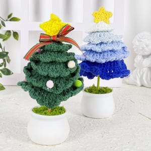Gehaakte kerstboom, kerstversiering, handgemaakte gehaakte kerstboom, mini gebreide kerstboom met ornamenten, decoratie thuis