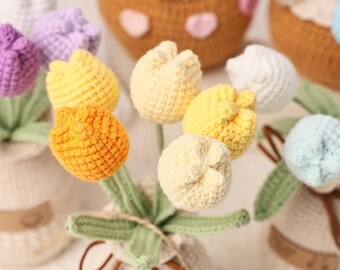 手作りかぎ針編みのチューリップの鉢植え、かぎ針編みの花、永遠に咲き