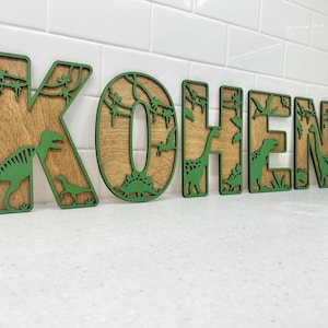 Decoración de guardería de dinosaurios, letras temáticas de dinosaurios, letrero con nombre para guardería, decoración de pared, decoración de habitación infantil, letrero con nombre de bebé, letras de pared de dinosaurios, decoración de dinosaurios