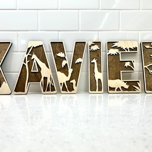 Safari Animal Nombre Signo Carta Madera Decoración Selva Inicial Rústico Boho Dormitorio Pared Bebé Vivero Arte Puerta Niños Habitación Niño Nombre Decoración de la pared