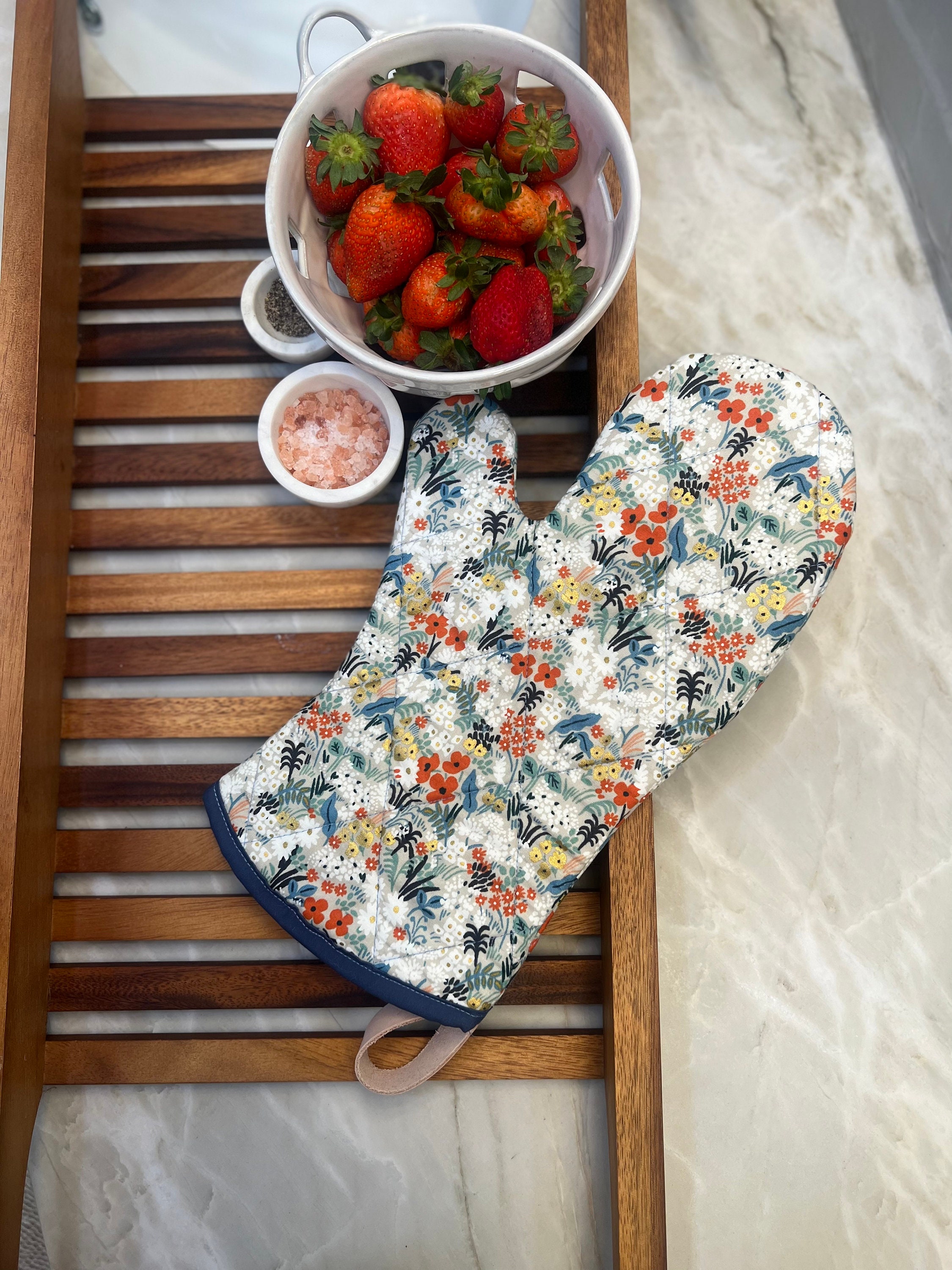 Handmade Oven Mitt, Floral Oven Mitt, Kitchen Decor, Feminine Kitchen