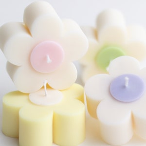 Retro Flower Candle| Groovy Flower Candle| Daisy Flower Candle| Summer Spring Home Decor| Flower Shaped Candle| Aesthetic Decorative Candle
