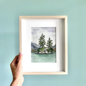 Aquarelle originale canadienne de paysage, petite île avec des arbres sur le lac, oeuvre d'art faite main, 13 x 20 cm (5 x 8 po.)