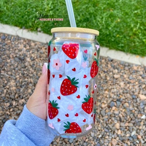 Strawberry Daisy 16oz Glass Cup Permanent Vinyl, Iced Coffee Cup, Tumbler, 20oz, Bamboo Lid & Straw, Strawberry Gifts, Cute Fruit Libbey Can