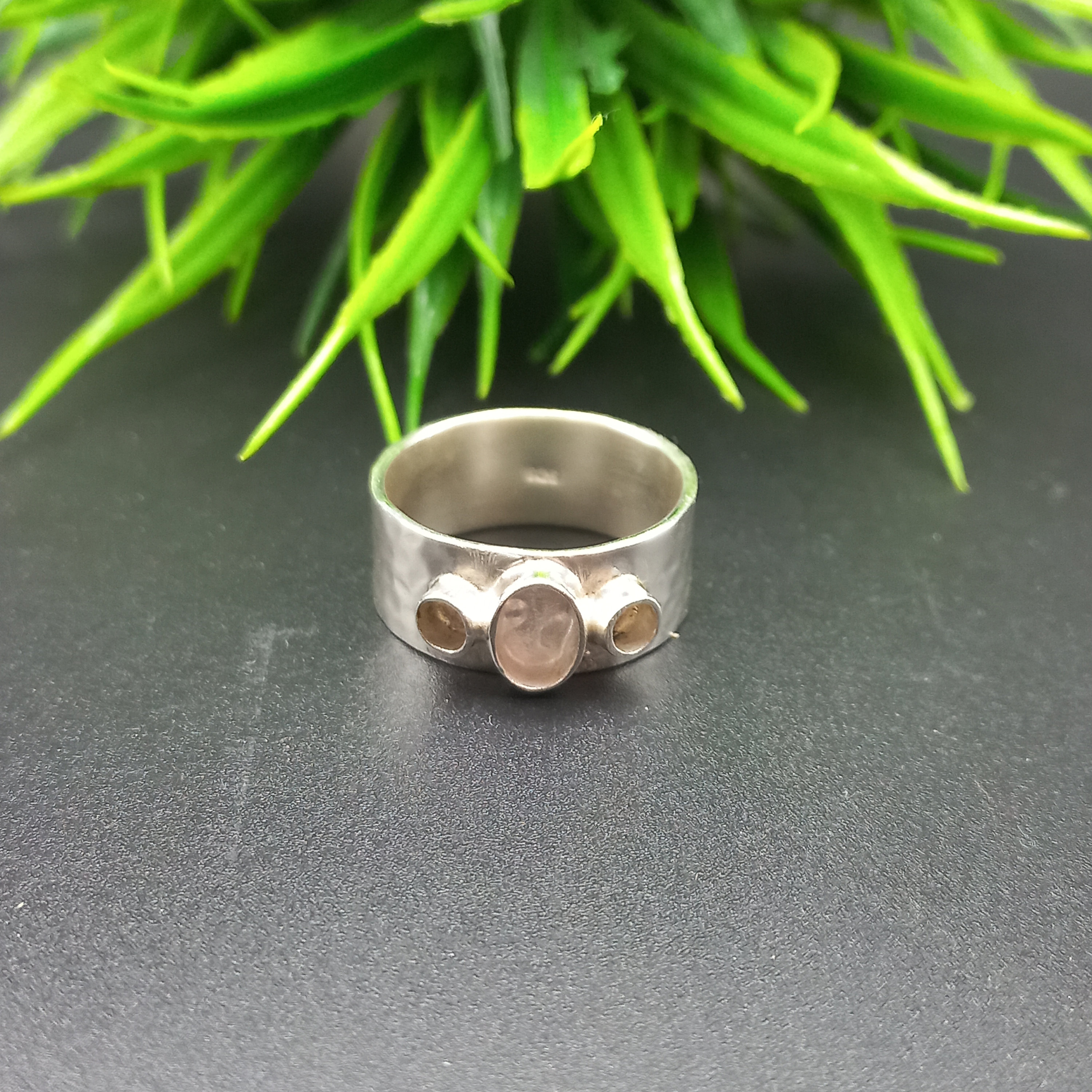 ハンマー加工のスターリングシルバーメッキリング、オーバル＆ラウンド