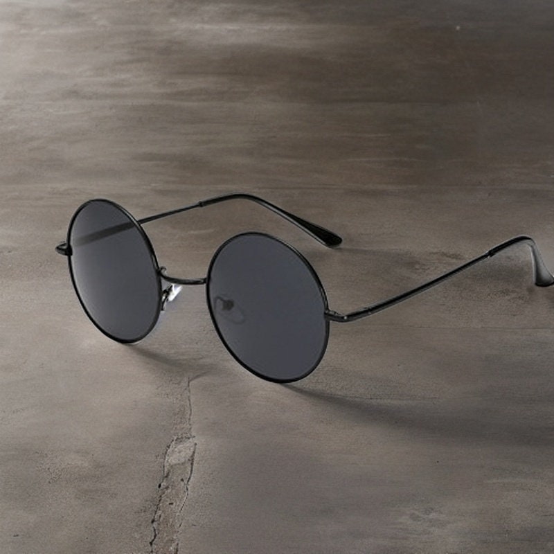 Leorio Gojo stare  Mens sunglasses, Men, Sunglasses