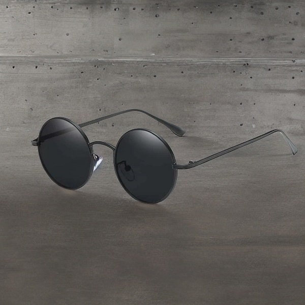 Leorio Gojo stare  Mens sunglasses, Men, Sunglasses