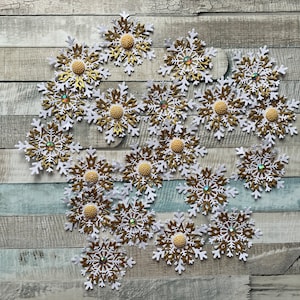 Pak van 20 sneeuwvlokken goud/wit/versieringen/kaart snoepjes/kaart toppers/kaart decoraties/versiering/scrapbooking