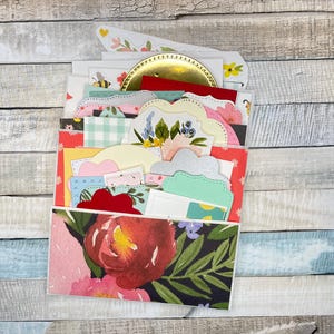 Envelopes Carregados: Enfeites de Diário, Objetos Efémeros e Etiquetas DIY para Projetos de Papercraft