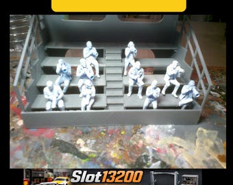 10 Journalistes/Photographes Assis 1/32 – Pack Diorama Circuit (Fichier STL)