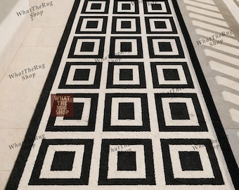 Schwarz-Weißer Geometrischer Läufer, Handgetufteter Wollteppich, Minimalistischer Monochromer Eingangsbereich, Skandinavisches Wohndekor