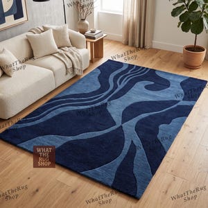 Marineblauer abstrakter Wollteppich | Handgetufteter Teppich mit Wellenmuster