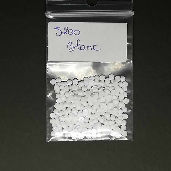 DMC 5200 White Diamonds, Bags of 200 round or square rhinestones beads for diamond embroidery diamond painting