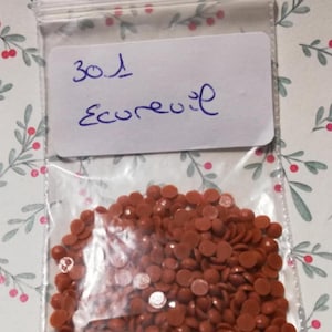 DMC 301 Squirrel Brown Diamonds, Bags of 200 round or square rhinestones for diamond painting