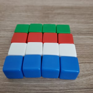 16 Pieces Vintage Blank Dice in 4 Colors Red, White, Blue and Green Number Cubes Generator Math Centers