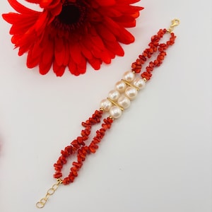 Women&#39;s bracelet 925 silver gold plated with natural red coral cupolini and 8 mm natural pearl central handcrafted jewel Torre del Greco