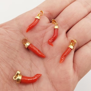 Natural red coral lucky horn, handcrafted jewel, 925 gold-plated silver, Torre del Greco, pendant approximately 2.5 cm long