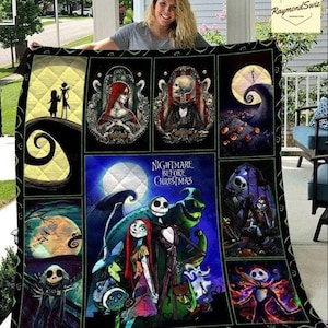 Könnte beinhalten: Eine farbenfrohe Steppdecke mit Figuren aus dem Film "Nightmare Before Christmas". Die Steppdecke besteht aus neun Quadraten, jedes mit einer anderen Szene aus dem Film. Die Figuren sind Jack Skellington, Sally und Oogie Boogie. Die Steppdecke ist perfekt für Fans des Films und wäre ein tolles Geschenk für jeden Anlass.