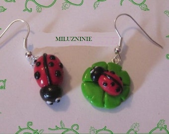 Boucles d'oreilles fantaisie kawaii trèfle et coccinelle en fimo