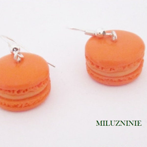 Boucle d'oreille macaron gourmand bleu en fimo