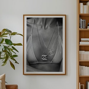 Poster di moda di lusso in bianco e nero / Poster femminista con collana Coco di design / Decorazione per cameretta per ragazze / Stampa femminista glamour / Grande stampa artistica