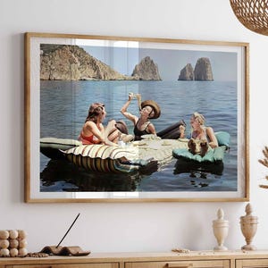 Italien 1939 Kunstdruck: Dolce Vita - Drei Frauen essen Spaghetti am See