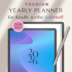 Puede incluir: Un planificador anual digital para Kindle Scribe Colorsoft con una portada abstracta azul y morada con el texto 2026. Una insignia circular rosa muestra 2026 2027. Un lápiz óptico gris descansa en el lateral de la tableta, que muestra pestañas.