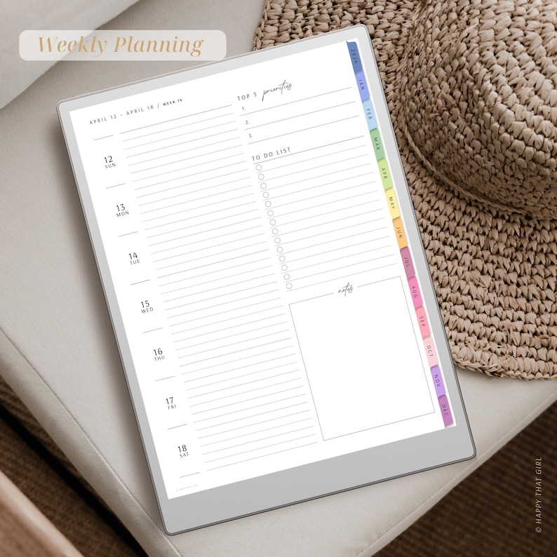 Puede incluir: Un planificador semanal digital con el texto "Weekly Planning" en la parte superior. El planificador tiene secciones para "Top 3 Priorities" y una "To Do List". Se enumeran las fechas del 12 al 18 de abril. El planificador tiene pesta&ntilde;as codificadas por colores para cada mes.