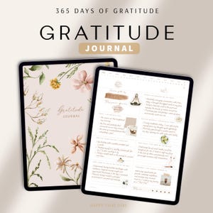 Może przedstawiać: Dwa tablety cyfrowe wyświetlające dziennik wdzięczności. Okładka jednego tabletu zawiera ilustracje kwiatowe i słowa "Gratitude Journal". Drugi tablet pokazuje wpisy do dziennika z tekstem i grafiką. U góry obrazu widnieje napis "365 Days of Gratitude."