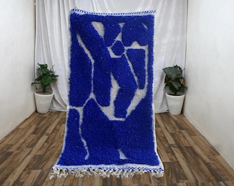 Moroccan Beni Ourain Rug: Hand-Tufted Wool, Blue and White